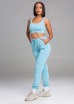 A model wears the Sassy Sportswear Leggings Candy in the Pinksugar color